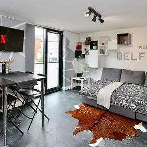  Apartment Neat - Secure Parking - Wifi - Sleeps 4 - No Parties